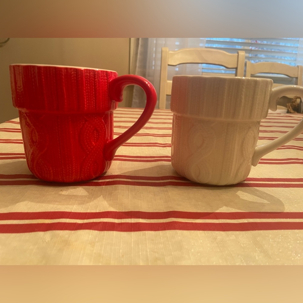 Set of two Sweater Cuddle Mugs ❤️🤍 SO COZY & CUTE!